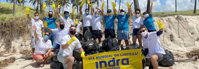 Voluntarios de Indra retiran más de tres toneladas de basura