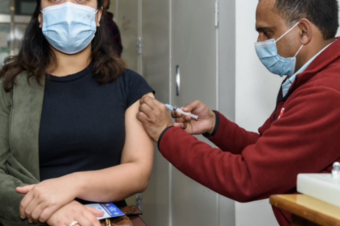 La inequidad de la vacunación debilita la recuperación económica mundial