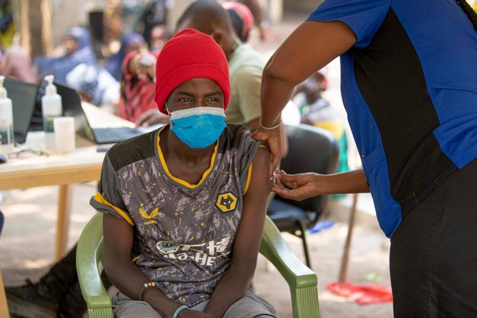 ACNUR destaca avances en la inclusión de las personas refugiadas en las campañas de vacunación