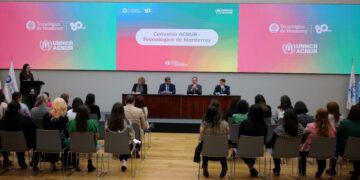 Firman Memorándum de Entendimiento para promover la integración local de las personas refugiadas