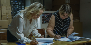 Donan equipos informáticos para la formación de jóvenes cineastas del Caribe