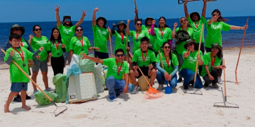 Earthgonomic y Viva Aerobus al rescate de playas en México