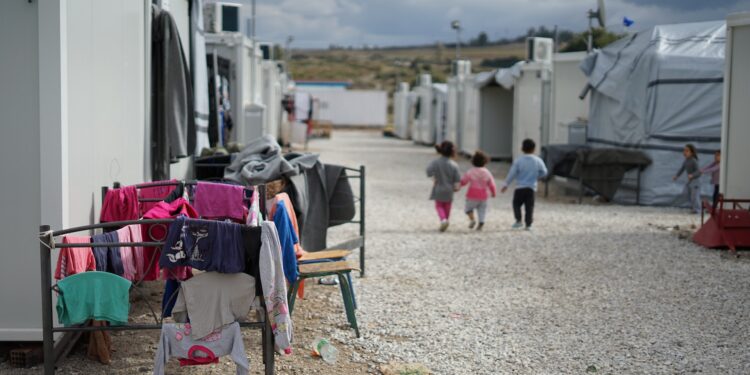 La OIT y ACNUR se comprometen con empleo digno para los refugiados, desplazados y comunidades de acogida