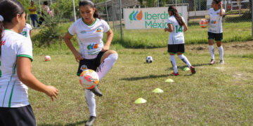 Los Sultanes celebran un año de éxitos futbolísticos y empoderamiento femenino junto a Iberdrola México