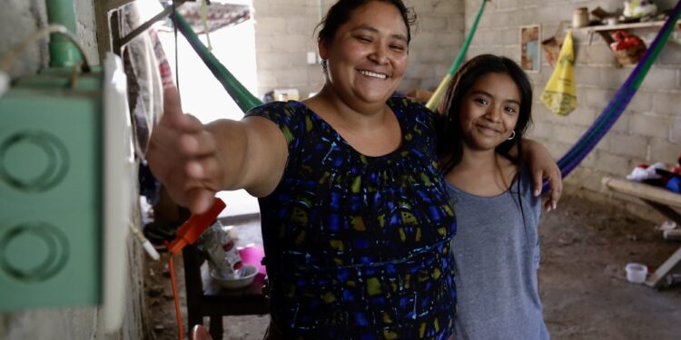 Iberdrola México beneficia a más de 3 mil personas en Oaxaca con su programa Luces de Esperanza