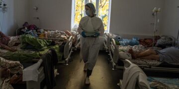 La OMS reduce el nivel de riesgo de la COVID-19 para la mayoría de personas