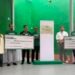 Directivos de Herbalife y del Albergue Infantil Los Pinos durante la entrega del donativo económico en Jalisco.