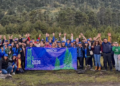 Voluntarios corporativos plantando brotes de oyamel en las faldas del Parque Nacional Nevado de Toluca.
